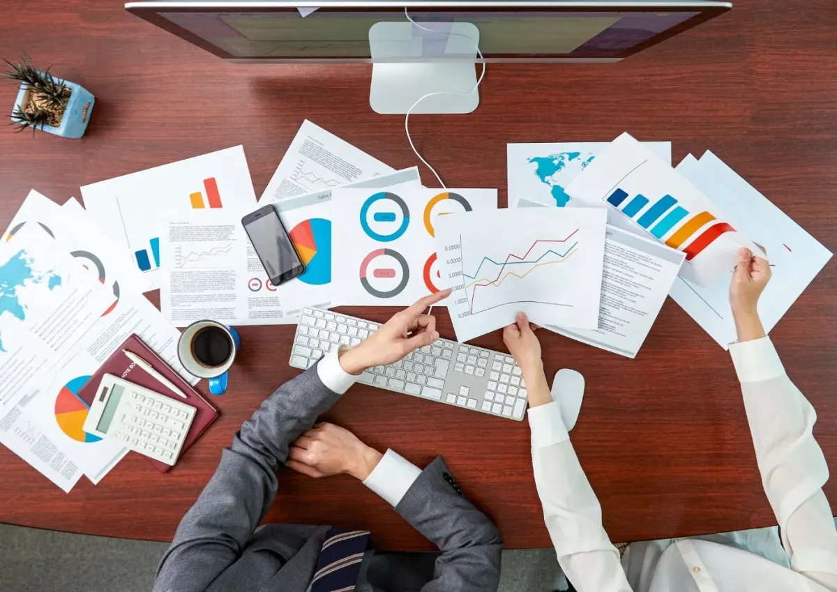 Landing Page vs Website Lengkap — Mana yang Dibutuhkan Bisnis Anda?