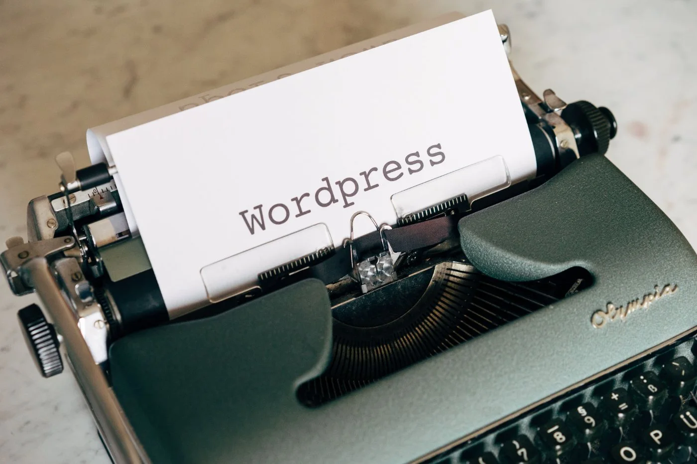 Jasa Website WordPress vs Custom: Mana yang Tepat untuk Bisnis Anda?