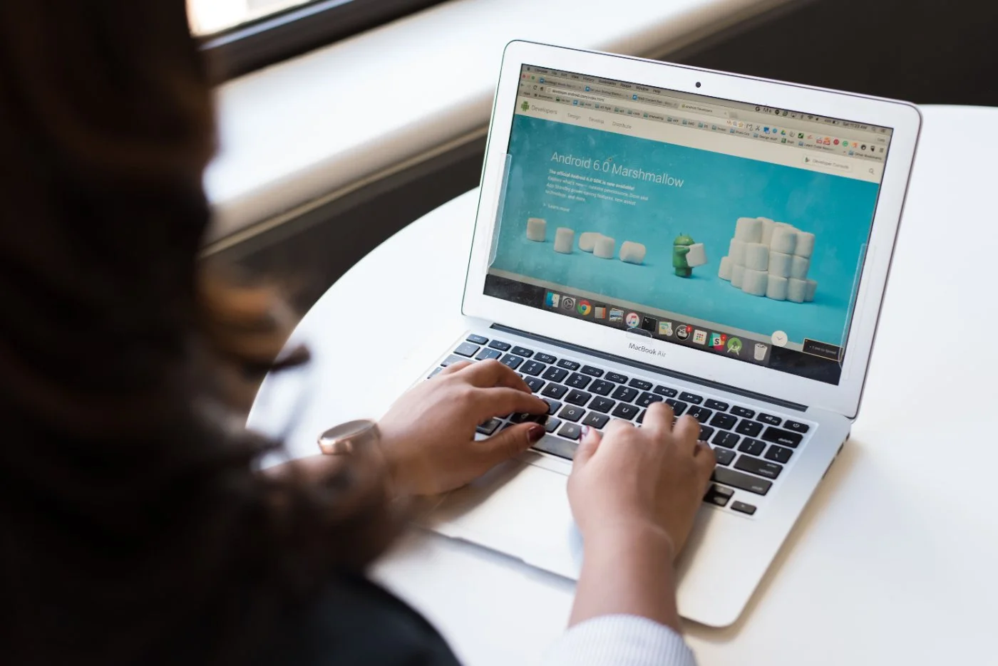 5 Keputusan Website yang Membuat Bisnis Kecil Ini Terlihat Lebih Besar dari Ukurannya