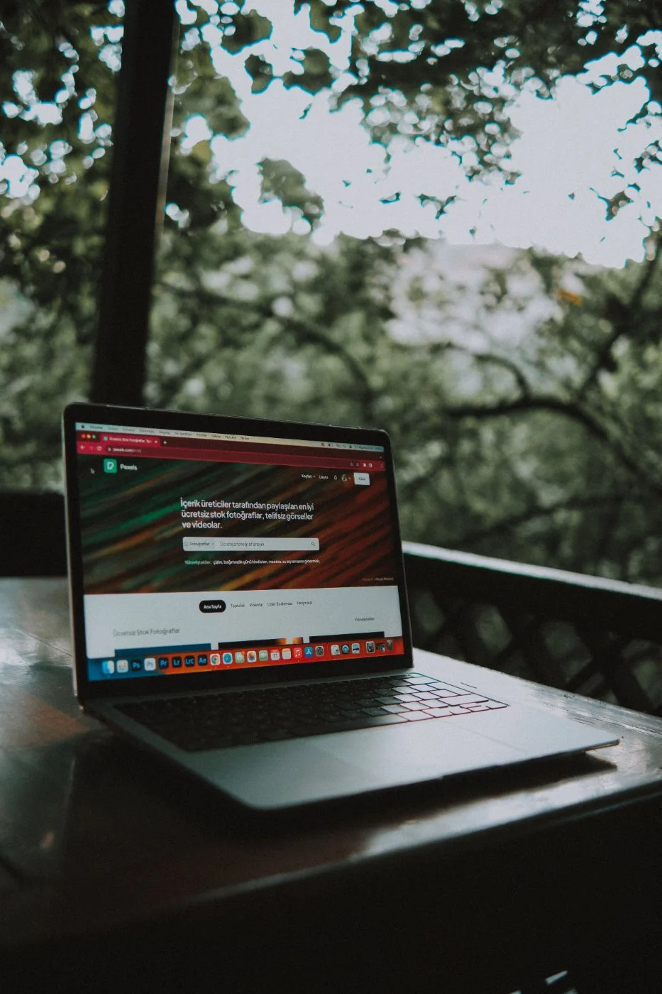 Kenapa Website Jasa Ini Konversinya 3x Lebih Tinggi — Bedah Per Halaman
