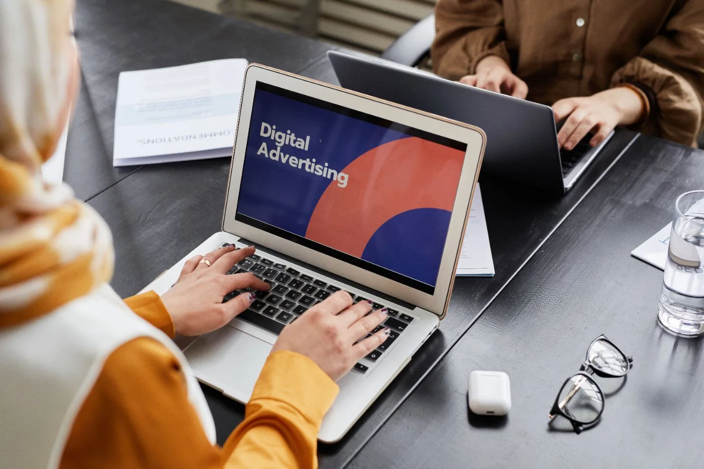 Digital Marketing untuk Jasa Profesional dan Konsultan: Membangun Kredibilitas Online